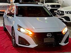 نيسان ألتيما